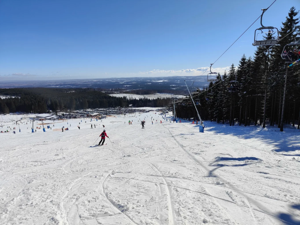 Wurmberg skiområde: omfattende vintersportsområde i Harzen